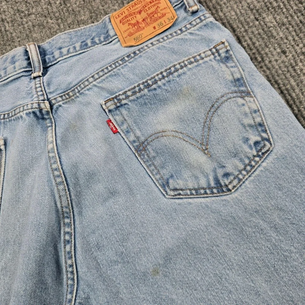 VTG Levi's 560 Jeans Men 36x34 Blue Light Wash Comfort Fit Relaxed Tapered 34x32